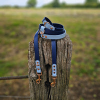 TrinketyPaws™ | BioThane® wasserdichte zweifarbige Trainings Leine® | HANDSFREE | Navy & Pastel Blue mit rosegoldenen Beschlägen