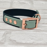 TrinketyPaws™ | BioThane® wasserdichtes zweifarbiges Halsband® | Dark Green & Sage mit rosegoldenen Beschlägen
