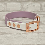 TrinketyPaws™ | BioThane® wasserdichtes zweifarbiges Halsband® | Lilac & White mit rosegoldenen Beschlägen