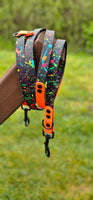 TrinketyPaws™ | BioThane® wasserdichtes SIGHTHOUND Halsband® mit Leine (optional) | Neon Splatter Collection | Black & Neon Orange