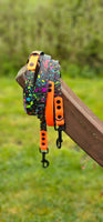 TrinketyPaws™ | BioThane® wasserdichtes SIGHTHOUND Halsband® mit Leine (optional) | Neon Splatter Collection | Black & Neon Orange