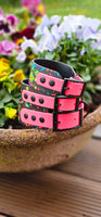 TrinketyPaws™ | BioThane® wasserdichtes SIGHTHOUND Halsband® mit Leine (optional) | Neon Splatter Collection | Black & Neon Pink