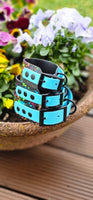 TrinketyPaws™ | BioThane® wasserdichtes SIGHTHOUND Halsband® mit Leine (optional) | Neon Splatter Collection | Black & Neon Blue